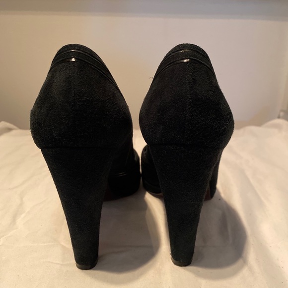 Beautiful Prada Pump - Picture 3 of 5